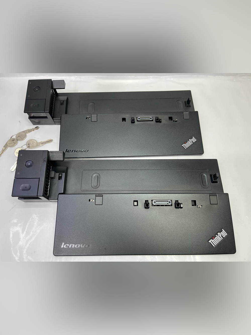 Lot Of 2 LENOVO ThinkPad Ultra Docking Stations ( Model 40A2) HDMI & 4k  Support